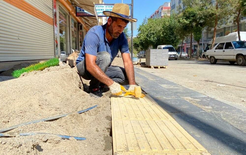 Bismil’de yol ve kaldırım çalışması hız kesmeden devam ediyor