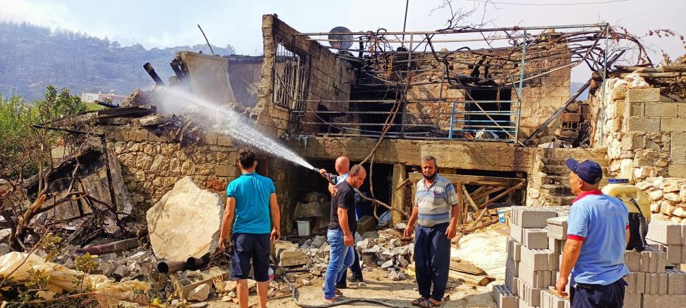 Mersin’de yangın alarmı! Yerleşim yerlerine ulaştı…