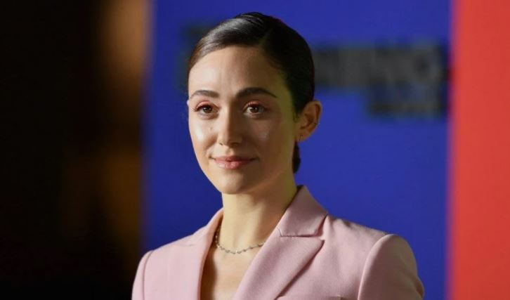 Emmy Rossum’dan ilk bebek paylaşımı