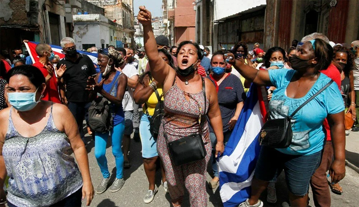 Küba’da hükümete karşı protesto