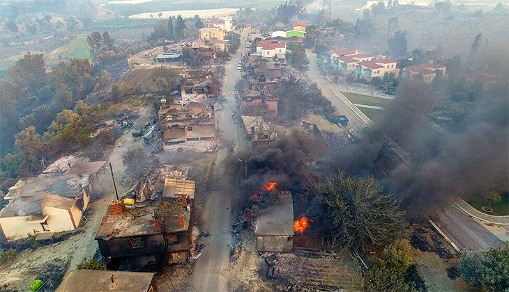 Manavgat’taki yangında evler kül oldu