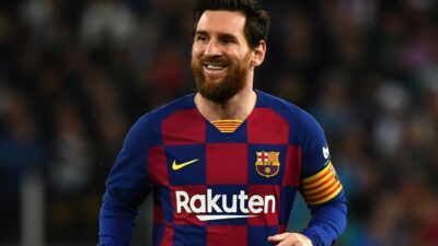 Messi, Barcelona’da kaldı