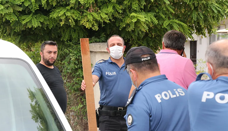 Sırasını beklemesini söyleyen doktora çivili tahtayla saldırdı