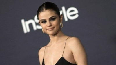 Selena Gomez’den bikini koleksiyonu