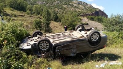 Bursa’da feci kaza! Kafa kafaya çarpıştılar, biri tarlaya uçtu…