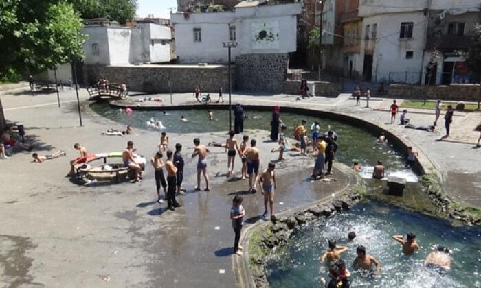 Sıcaklar bunalttı, havuzlar doldu taştı