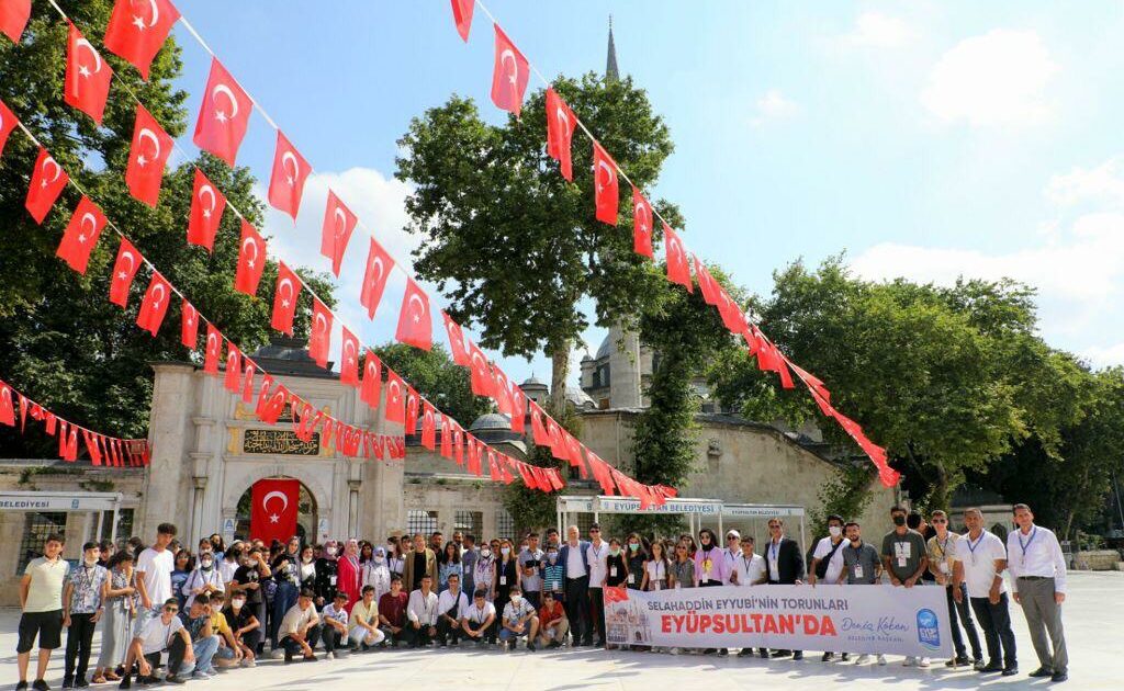 Selahaddin Eyyubi’nin Torunları Eyüp Sultan’da…