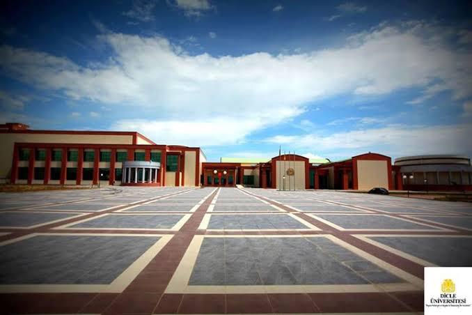 Dicle Üniversitesi’ndeki kongre merkezinin ismi değiştirildi