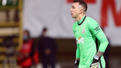 Muslera PSV maçında sahada