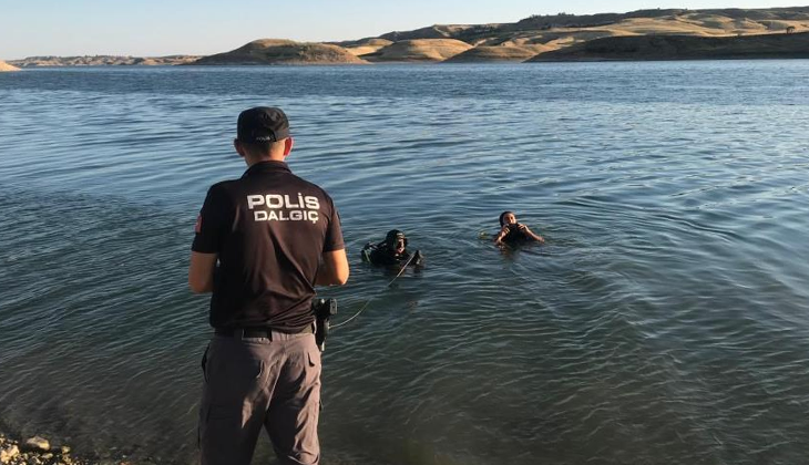 Serinlemek için girdiği baraj gölünde boğuldu