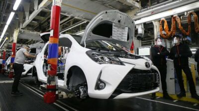 Toyota küresel üretim tahminini düşürdü