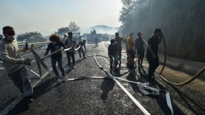 Vatandaş yangın cephesinde ön sırada