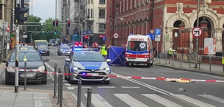 Otobüs şoförü kavga eden gençleri ezdi: 1 ölü