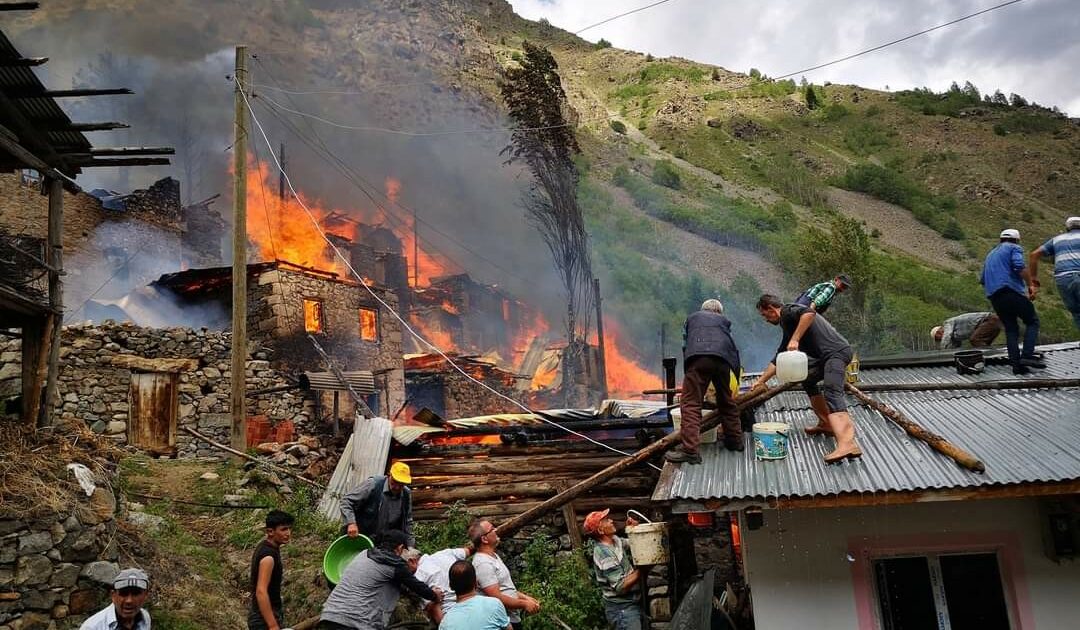 Şimdi de Karadeniz! Artvin’de yangın