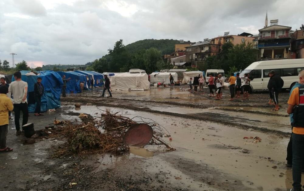 Mevsimlik tarım işçilerini sel vurdu