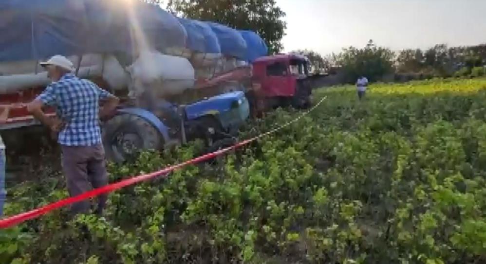 Bursa’da TIR ile traktör çarpıştı: 3 yaralı