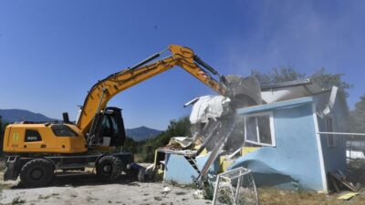 Bursa’da orman arazilerine yapılan kaçak evler yıkıldı