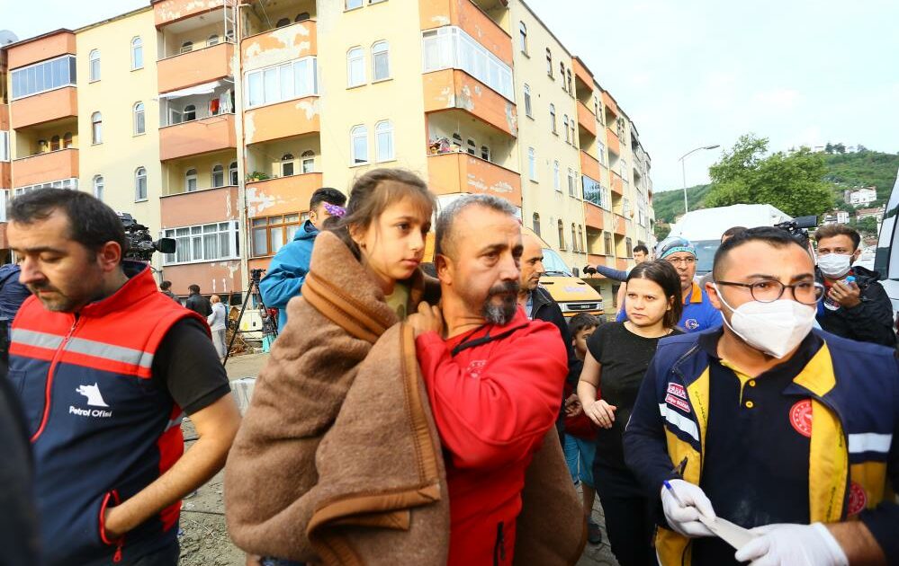 17 saat sonra kurtarıldılar