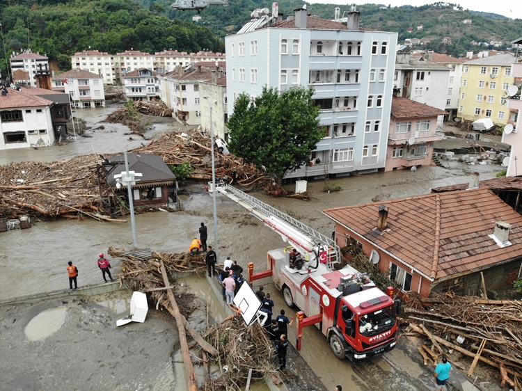 Kastamonu’da filmleri aratmayan kurtarma görüntüleri