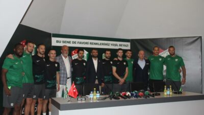 Bursaspor’da toplu imza töreni… Sürpriz transfer!