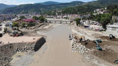 Ayancık’ta selin yıktığı köprünün yerine askeri köprü