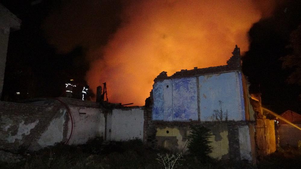 Bursa’da yangın paniği! Mahalleli sokağa döküldü