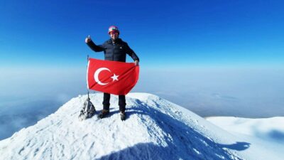 Belgeselden esinlendi, en yüksek zirveye tırmandı