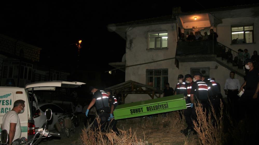 Afyon’da baba dehşeti: 3 ölü