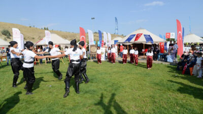 Ahlat’ta Diyarbakır çadırına yoğun ilgi