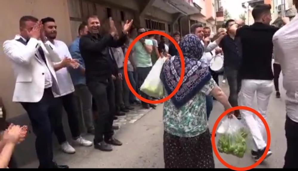 Bursa’da pazardan gelen kadın, ‘gelin alma’ya damga vurdu!