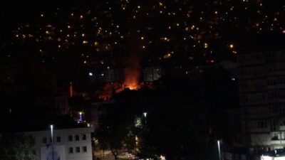 Bursa’da korkutan yangın: İtfaiye eri yaralandı