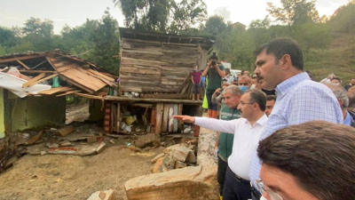 Bakan Kurum, sel felaketinin yaşandığı Bartın’da