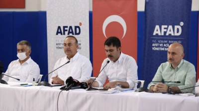 Bakan Çavuşoğlu: Antalya’daki yangınlar İbradı ilçesi hariç söndürüldü