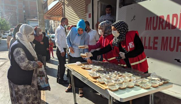 Kızılay Diyarbakır Şubesi’nden 5 bin kişiye aşure ikramı