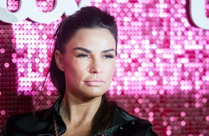 Şarkıcı Katie Price’a evinde saldırı