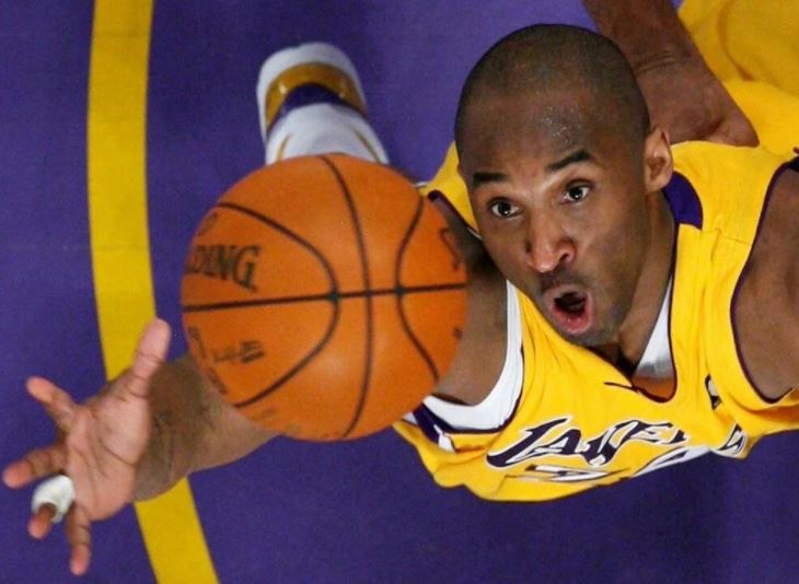 Kobe Bryant’ın ilk NBA ayakkabısı açık artırmaya çıkarılıyor