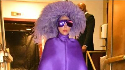 Lady Gaga morlar içinde