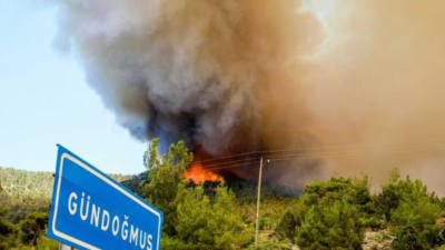 Antalya’da alevlerin yaklaştığı Gündoğmuş tahliye ediliyor