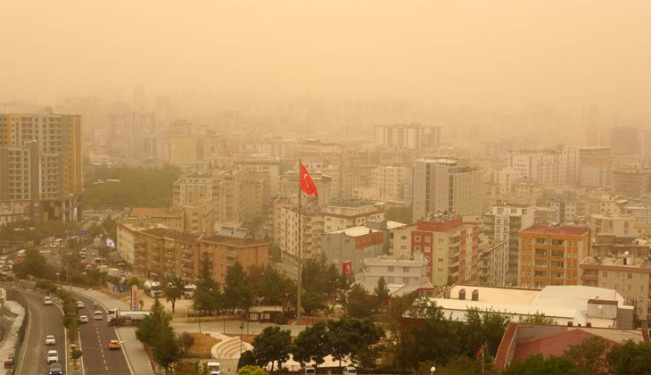 Mardin’de toz fırtınası! Göz gözü görmez oldu…