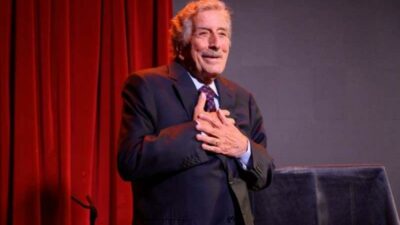 Tony Bennett sahnelere veda etti