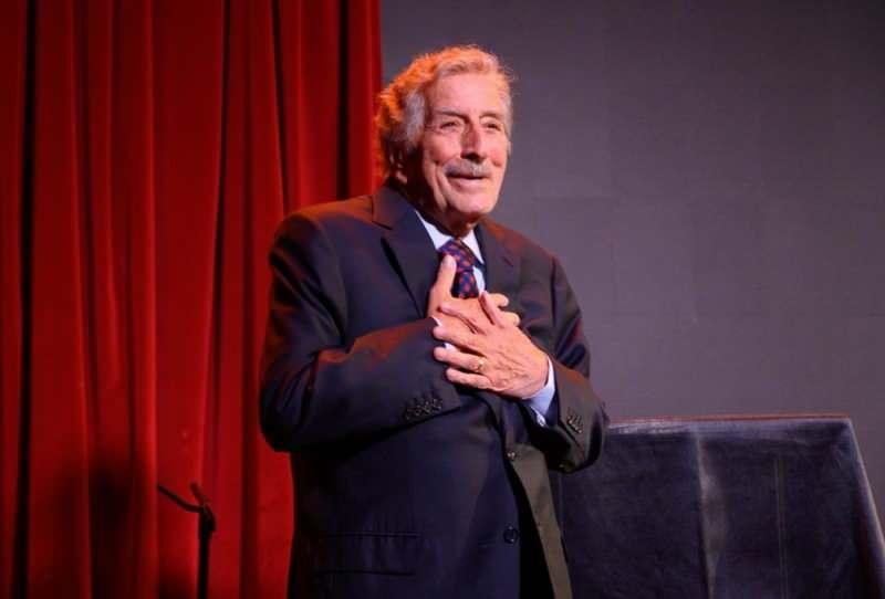 Tony Bennett sahnelere veda etti