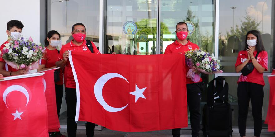 Olimpiyat dördüncüsü Milli sporcu Diyarbakır’da çiçeklerle karşılandı