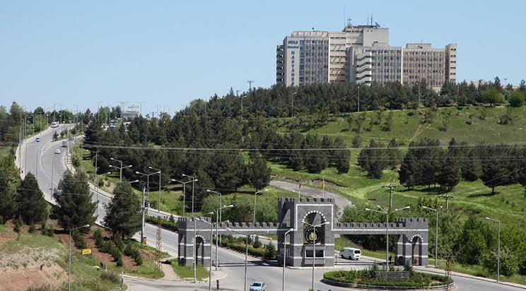 Dicle Üniversitesi aşı zorunluluğu getirmedi