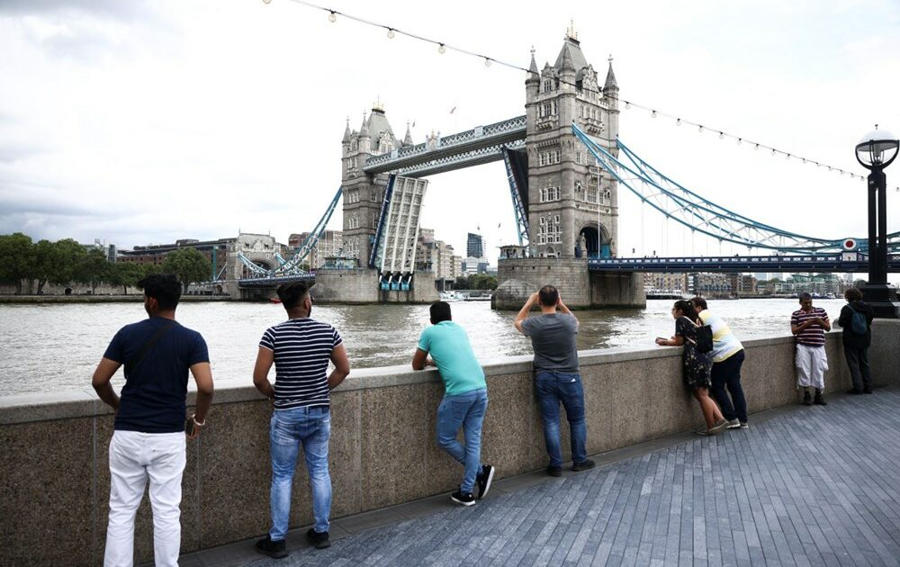 Tower Bridge’de teknik arıza: 12 saat açık kaldı