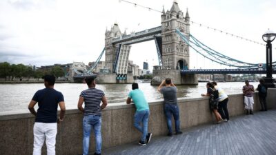 Tower Bridge’de teknik arıza: 12 saat açık kaldı