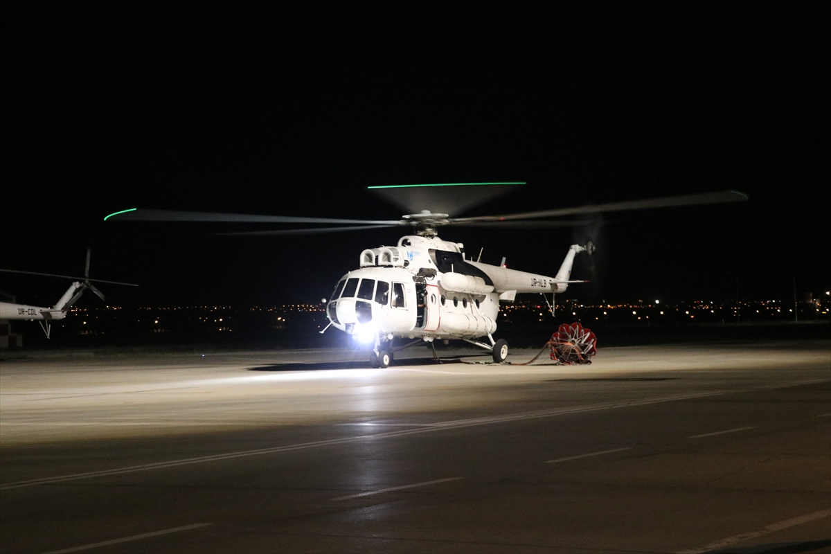 Yangına gece görüşlü helikopterlerle müdahale