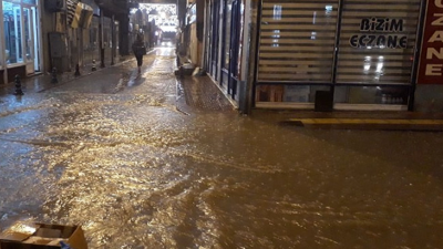 Kastamonu’da sağanak: Cami ve iş yerlerini su bastı