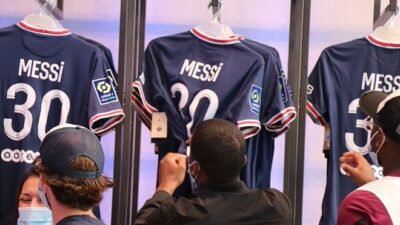 Messi, Ronaldo’ya ait forma satış rekorunu kırdı