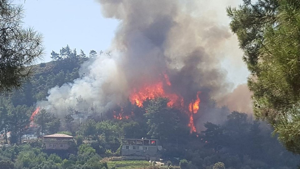 Yangınlarda son durum: Manavgat Sırtköy’de alevler evleri sardı