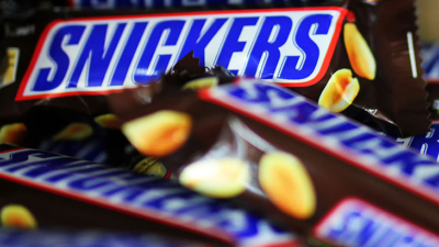 Snickers reklamını ‘homofobi’ suçlamaları sonrası geri çekti